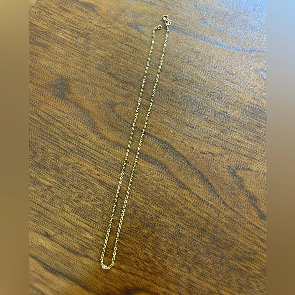 Small Chain Necklace - Picture 2 of 4